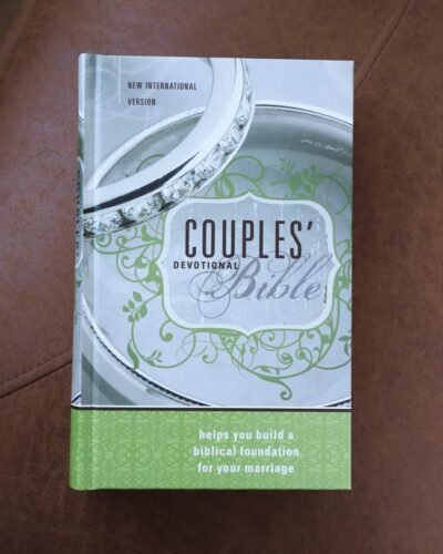 NIV, Couples' Devotional Bible, Hardcover: New International Version