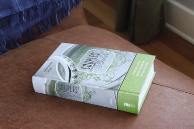 NIV, Couples' Devotional Bible, Hardcover: New International Version