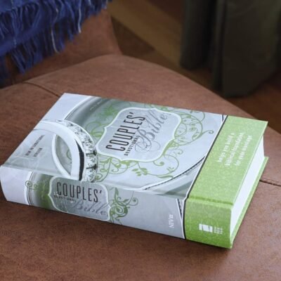 NIV, Couples' Devotional Bible, Hardcover: New International Version