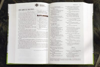 NIV, Couples' Devotional Bible, Hardcover: New International Version