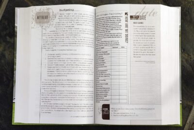 NIV, Couples' Devotional Bible, Hardcover: New International Version