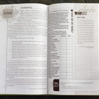NIV, Couples' Devotional Bible, Hardcover: New International Version