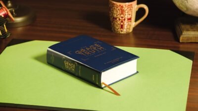 61gXv1hgFeL._SL1500_ NIV, The Grace and Truth Study Bible (Trustworthy and Practical Insights), Personal Size, Hardcover, Red Letter, Comfort Print