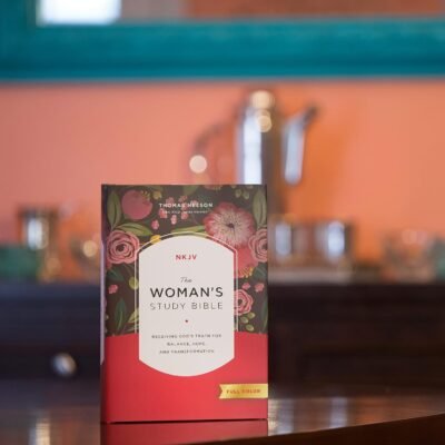 NKJV, The Woman's Study Bible, Hardcover, Red Letter, Full-Color Edition: Receiving God's Truth for Balance, Hope, and Transformation