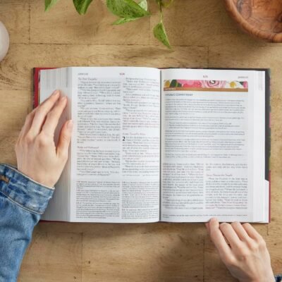 NKJV, The Woman's Study Bible, Hardcover, Red Letter, Full-Color Edition: Receiving God's Truth for Balance, Hope, and Transformation
