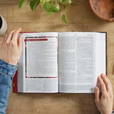 NKJV, The Woman's Study Bible, Hardcover, Red Letter, Full-Color Edition: Receiving God's Truth for Balance, Hope, and Transformation